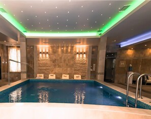 Alberca techada y alberca al aire libre por temporada