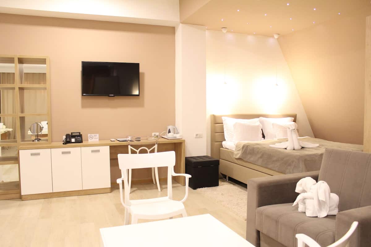 Junior Suite (with Jacuzzi)