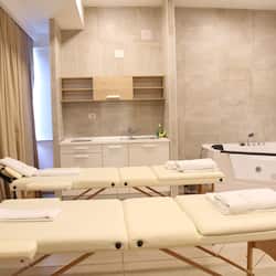 Suite Junior (with Jacuzzi) | Angolo cottura privato | Macchina per tè/caffè, bollitore elettrico