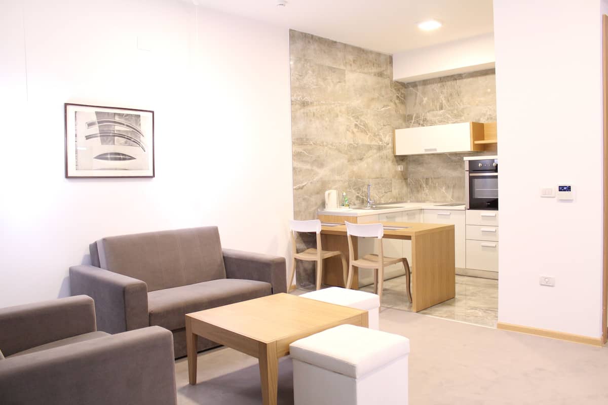 Colchones Tempur-Pedic, minibar y caja de seguridad en la habitación 