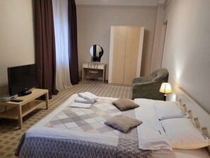 2 chambres, fer et planche à repasser, Wi-Fi gratuit, draps fournis