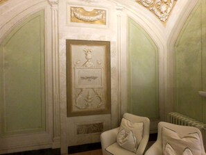 Matelas mémoire de forme, minibar, coffres-forts dans les chambres