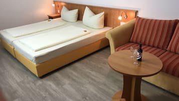 Zimmersafe, Schreibtisch, Bügeleisen/Bügelbrett, kostenloses WLAN