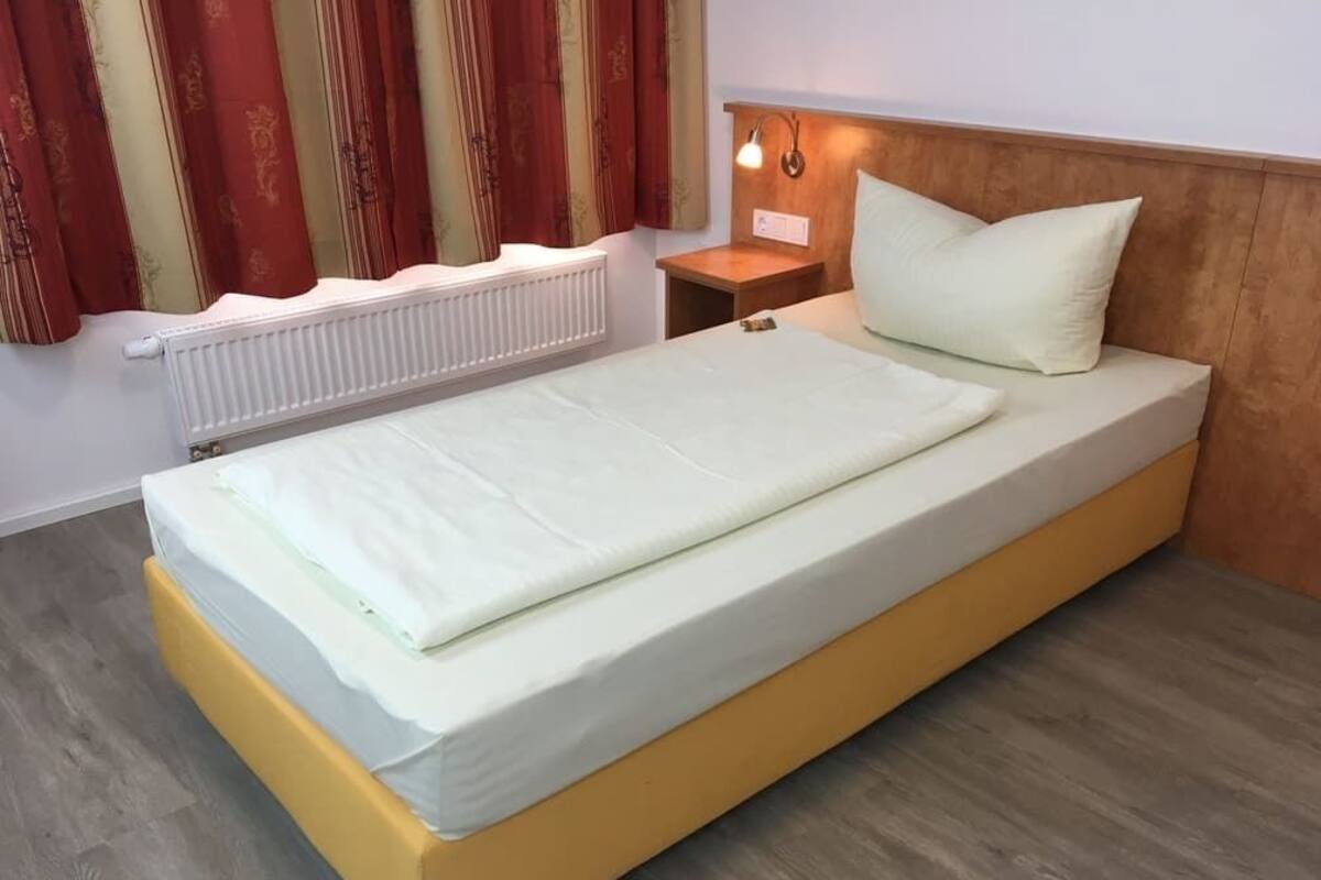 Standard-Einzelzimmer | Zimmersafe, Schreibtisch, Bügeleisen/Bügelbrett, kostenloses WLAN