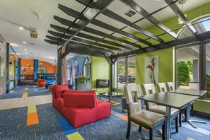 Dining - Quality Inn (London)