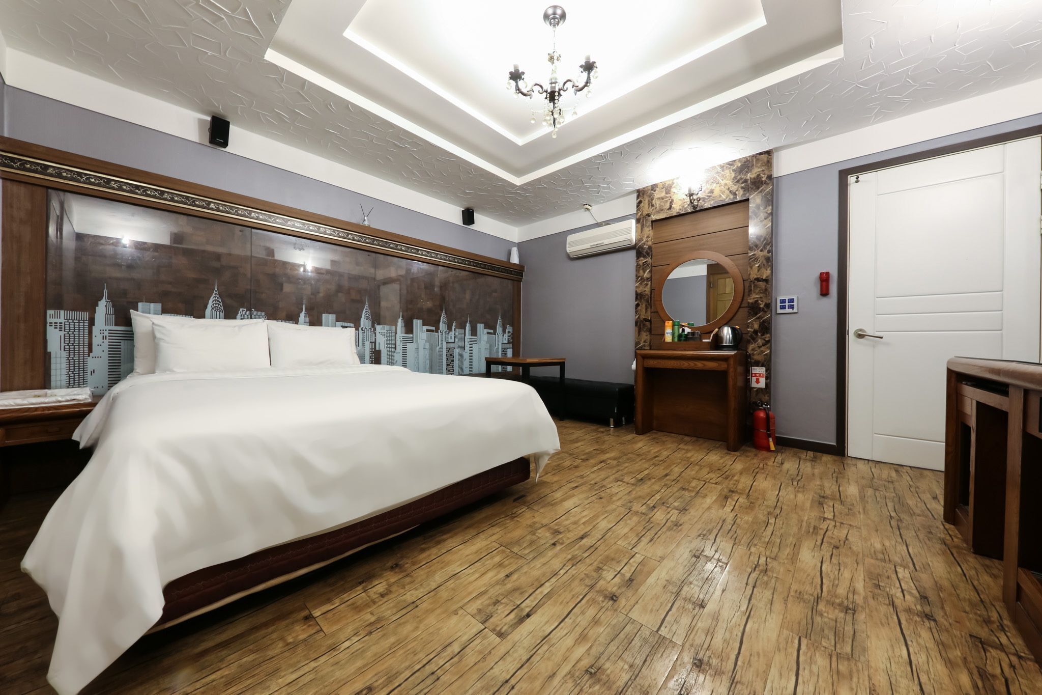 Minibar con artículos gratuitos, escritorio y sistema de insonorización 