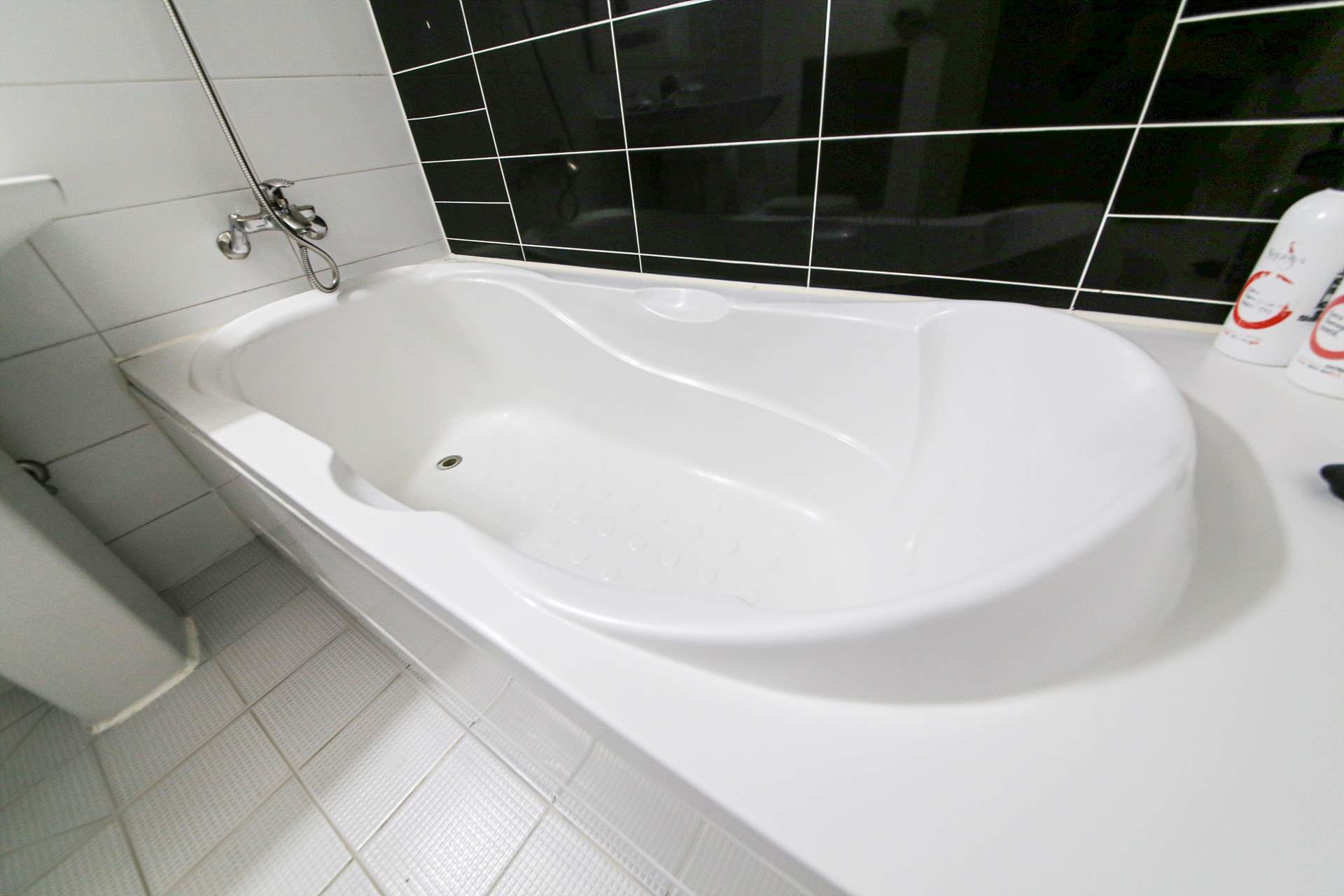 standard double room | deep-soaking bathtub