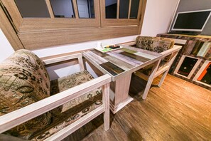 Quarto casal standard | Frigobar (abastecido com itens grátis), escrivaninha