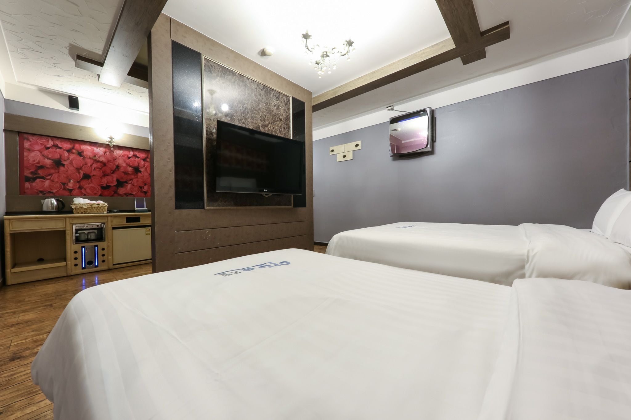 grand twin room | free minibar, desk, soundproofing, free wifi
