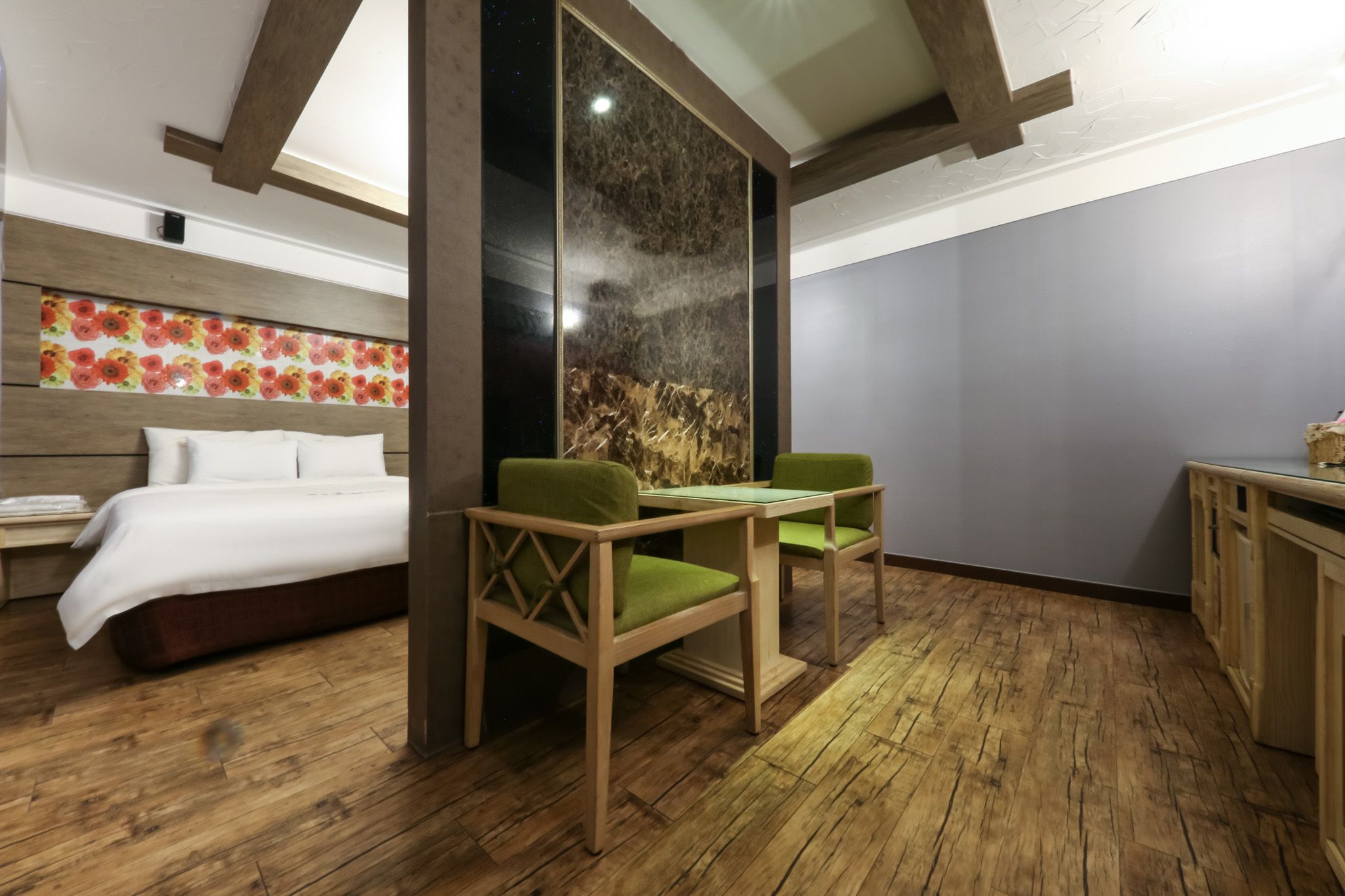 grand twin room | free minibar, desk, soundproofing, free wifi