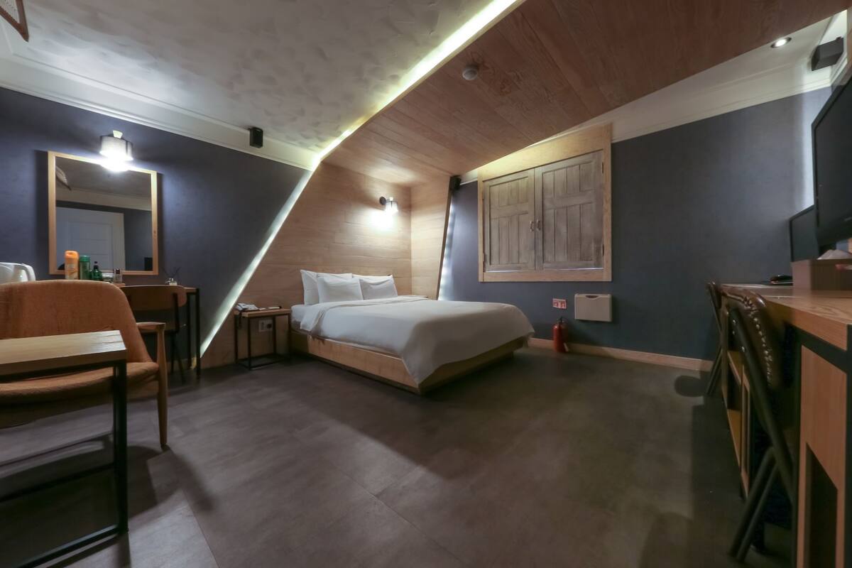 Minibar con artículos gratuitos, escritorio y sistema de insonorización 