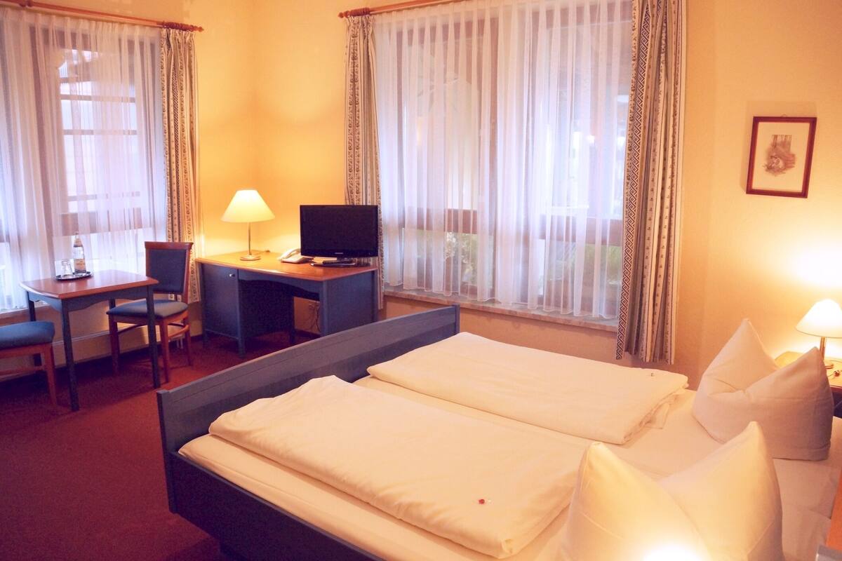 Quarto casal (Budget) | Wi-Fi de cortesia, roupa de cama
