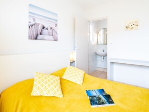 2 bedrooms, free Internet