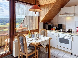 Kühlschrank, Mikrowelle, Ofen, Hochstuhl