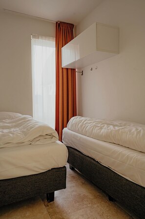 3 bedrooms, desk, WiFi