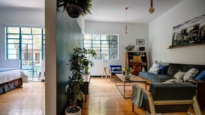 Design Apartment | Living area | 40-inch Smart TV with cable channels, TV - Old School Next to St. Regis (Mexico City)