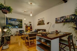 時尚公寓 | 客廳 | 40 吋智能電視連有線電視頻道、電視