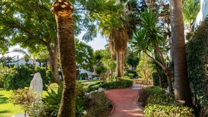 A garden pathway with palm trees and various plants. - Marbella Real by Interhome (Marbella)