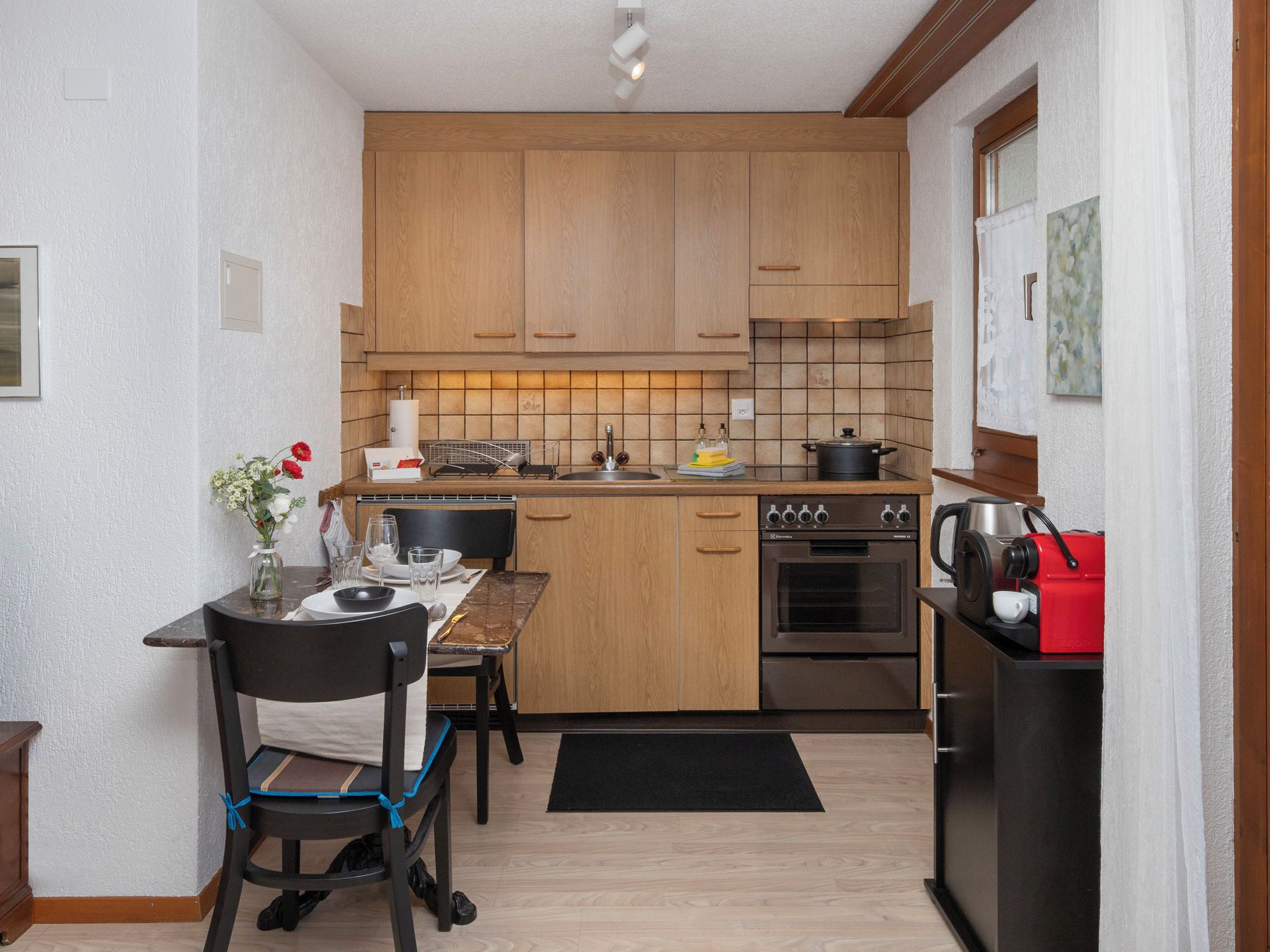 Fridge, oven, cookware/dishes/utensils