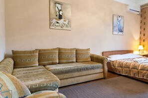 1 bedroom, iron/ironing board, free WiFi, bed sheets - Home-Hotel Lva Tolstogo 5A (Kyiv)