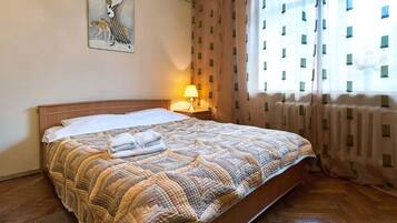 Departamento | 1 habitación, tabla de planchar con plancha, wifi gratis y ropa de cama