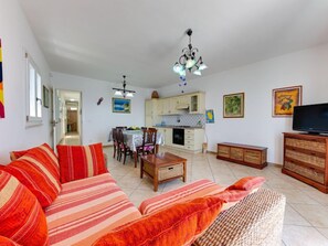 TV - Villetta Paradiso by Interhome (Castro)