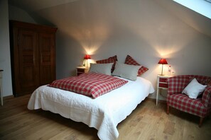Comfort Room (Altenberg) | Individually decorated, individually furnished, blackout drapes - Chambres d'Hotes du Beau Regard (Ville)
