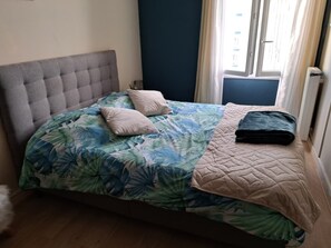 1 habitación, escritorio, tabla de planchar con plancha y wifi gratis 