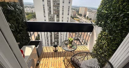 STudio - bright - CLIM - Balcony - Wifi - shared bathroom