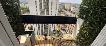 STudio - bright - CLIM - Balcony - Wifi - shared bathroom