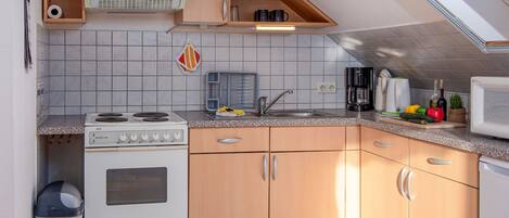 ثلاجة، ميكروويف، فرن، مستلزمات طهي/أطباق/أوعية