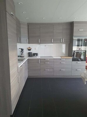 小屋 (Storgalten) | 私人厨房 | 冰箱、微波炉、烤箱、炉灶