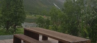 令韶邦遊輪旅館