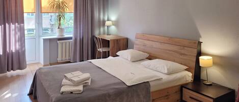 1 habitación, escritorio, tabla de planchar con plancha y wifi gratis