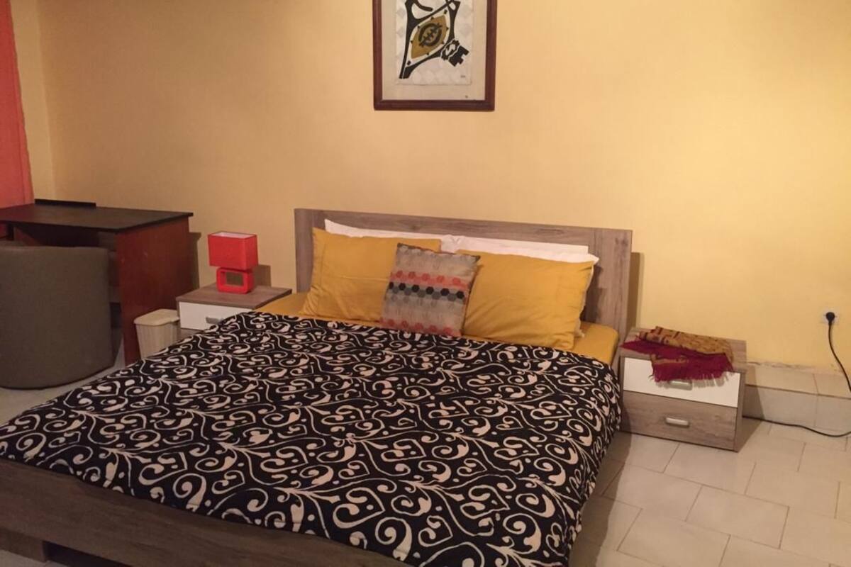Appartamento, 2 camere da letto | 2 camere, una scrivania, tende oscuranti, Wi-Fi gratuito