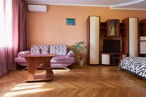 Apartment | 1 bedroom, soundproofing, iron/ironing board, free WiFi