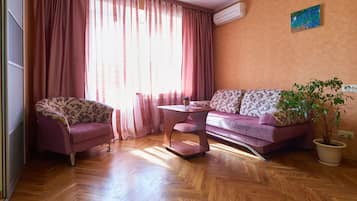 Apartment | Living area | Flat-screen TV