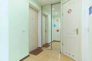 Property entrance - Home-Hotel Metropolita Sheptitskogo 1A (Kyiv)