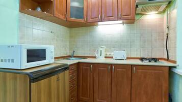 Studio | Private kitchen | Fridge, microwave, stovetop, electric kettle