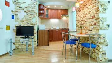 Studio | Private kitchen | Fridge, microwave, stovetop, electric kettle