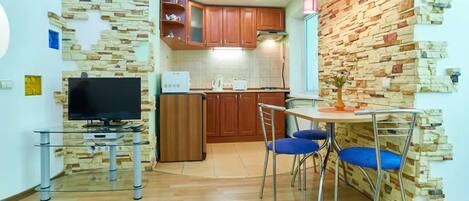 Studio | Private kitchen | Fridge, microwave, stovetop, electric kettle