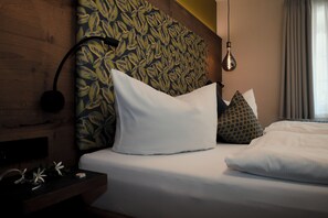 Superior Double Room | Minibar, desk, bed sheets - Altstadt-Hotel (Freiberg)