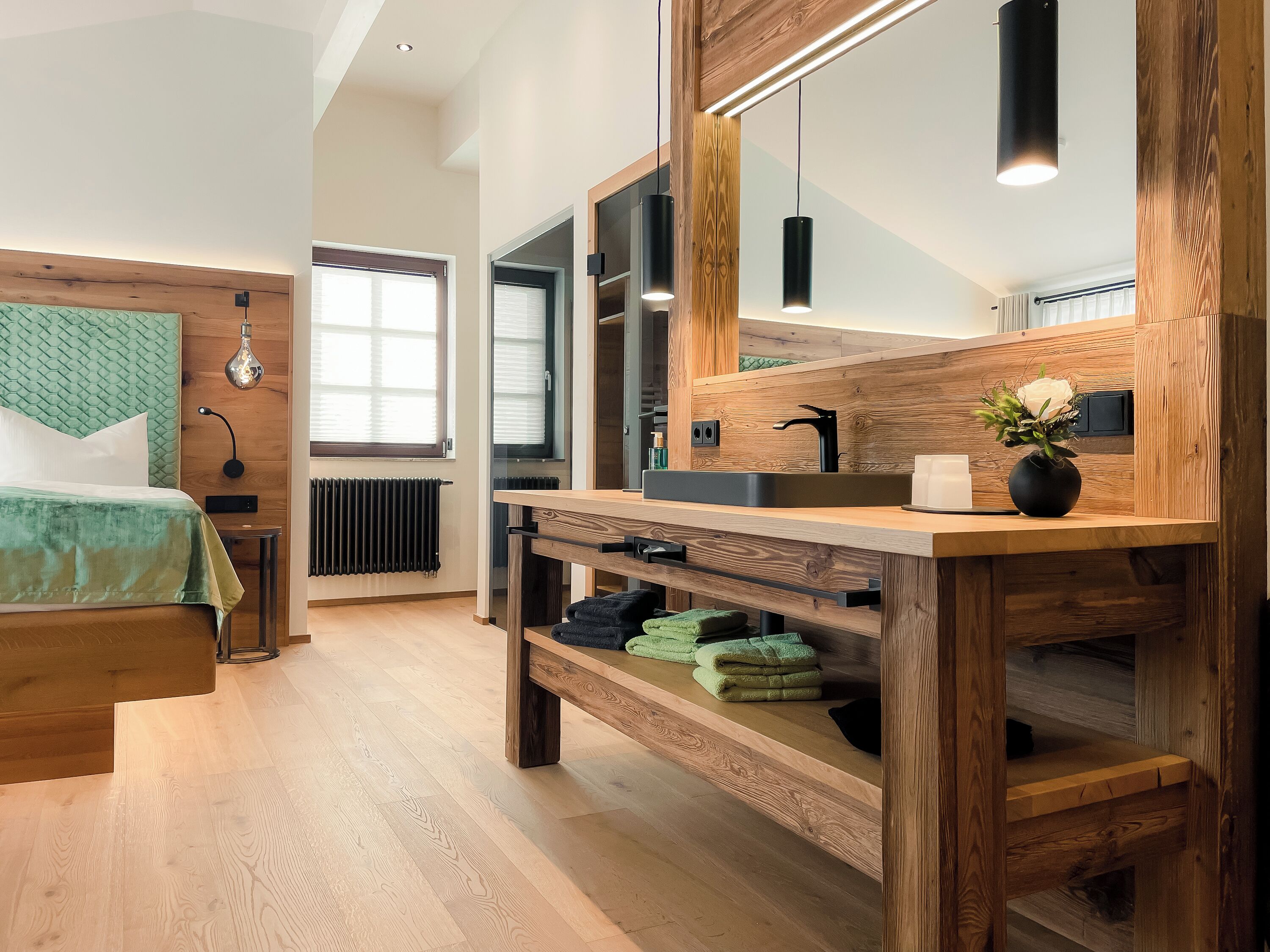 Panoramic Suite, City View | Minibar, desk, bed sheets