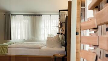 Panoramic-Suite, Stadtblick | Minibar, Schreibtisch, Bettwäsche