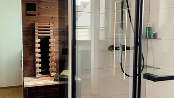 Panoramic Suite, City View | Bathroom | Towels, soap, shampoo, toilet paper