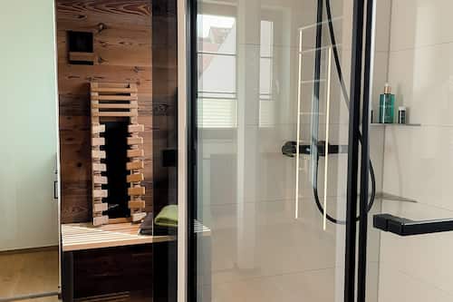 Suite Panoramique, vue ville | Salle de bain | Serviettes fournies, savon, shampoing, papier toilette