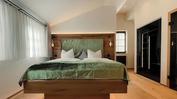 Panoramic-Suite, Stadtblick | Minibar, Schreibtisch, Bettwäsche