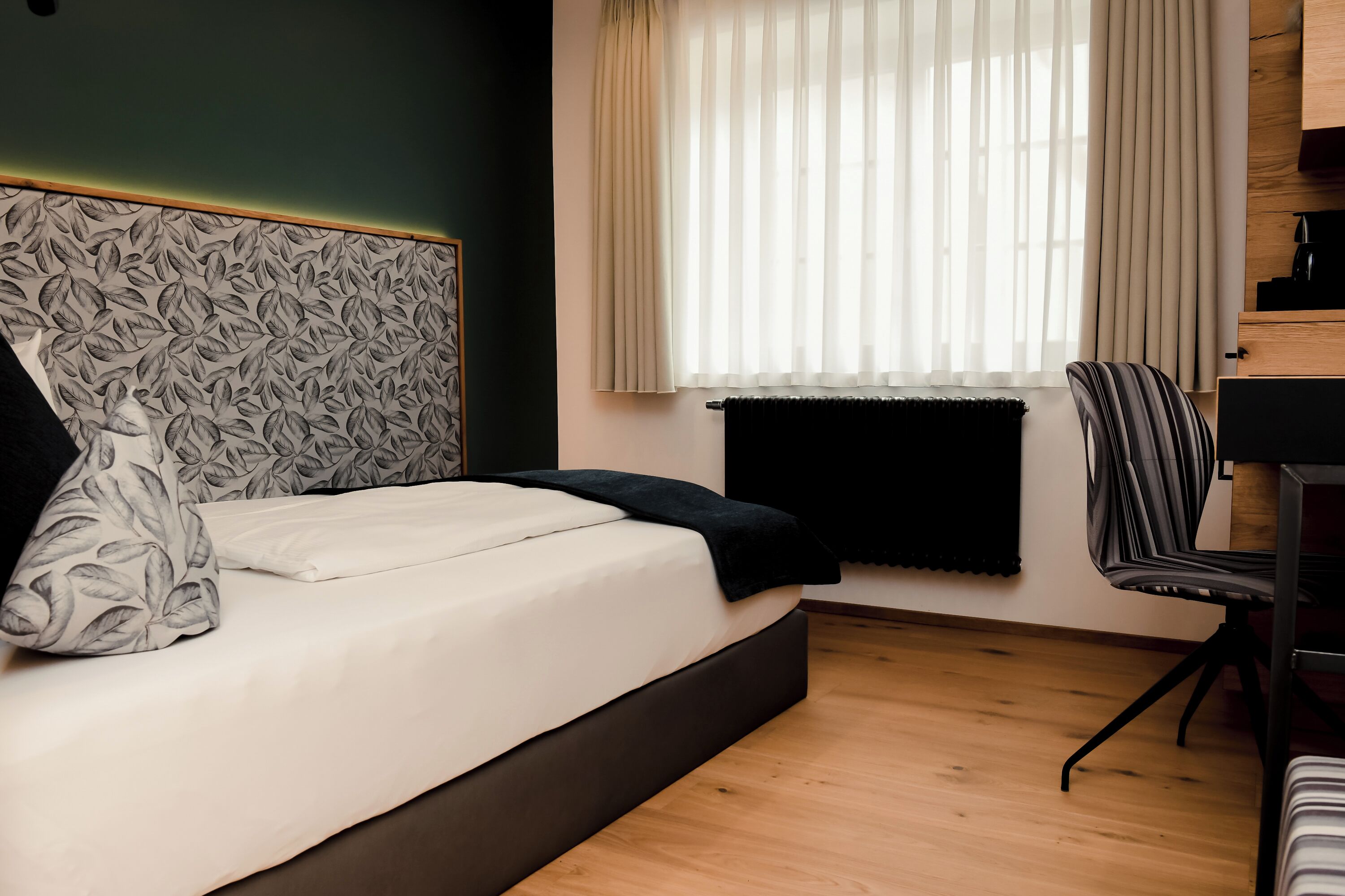 Superior Single Room | Minibar, desk, bed sheets