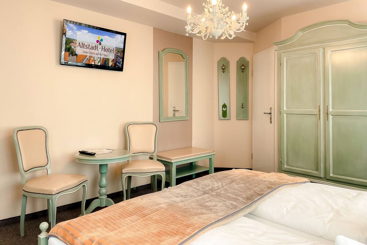 Standard Double Room, Courtyard View | Minibar, desk, bed sheets