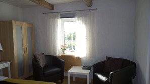 Con stile personalizzato, con arredamento individuale, una scrivania